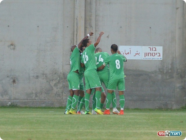 שחקני אחי חוגגים (ארנון לוי)